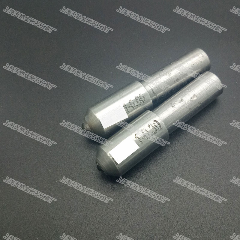 下面帶大家了解下上海天然金剛石工具廠老客戶購(gòu)買(mǎi)同行產(chǎn)品到我廠翻修的例子：      該客戶一直是我廠的忠實(shí)客戶，由于其他原因在網(wǎng)上購(gòu)買(mǎi)了同行的產(chǎn)品，下面是使用過(guò)后的金剛石筆圖片：